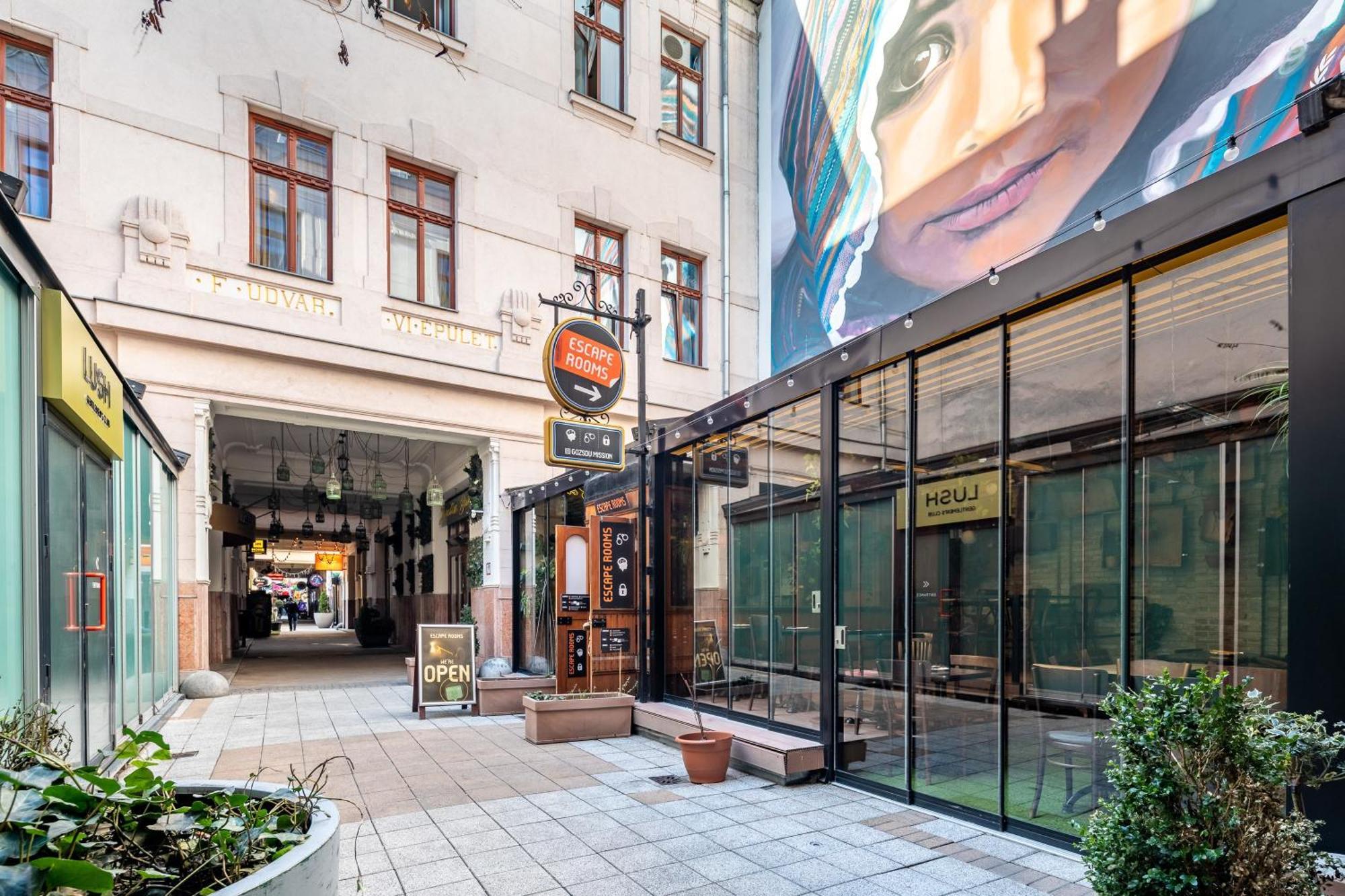 Super Central - Very Lively Area - In Gozsdu Budapest Bagian luar foto